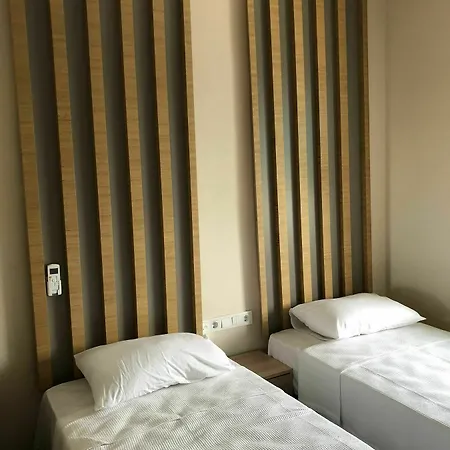 Hotel Karya 3*